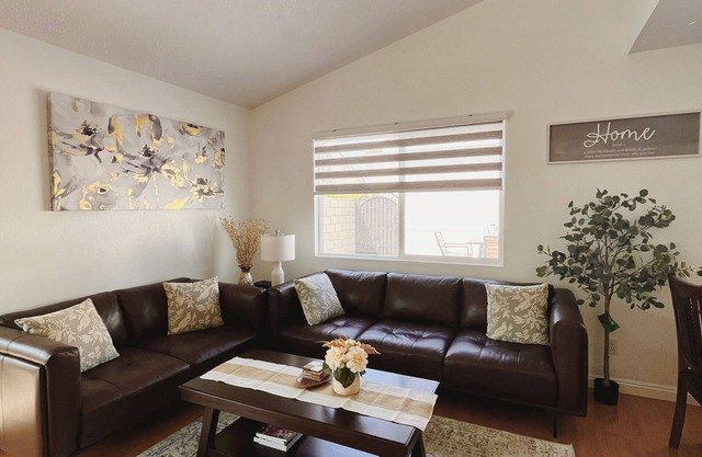 Tranquil Retreat in Little Saigon. 15’ from DISNEYLAND