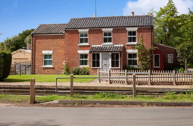 Tranquil Riverside Property situated at the side of the River Ant