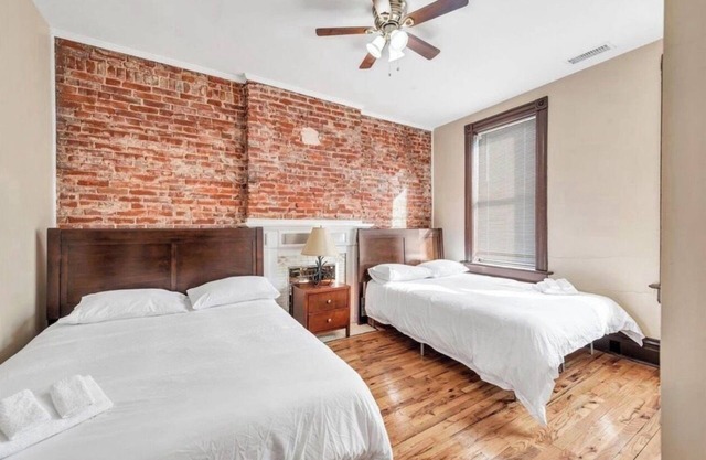 Travel nurse / short term rental 2-bedroom townhome with AC, WiFi in Soulard