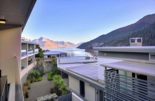 Travelers Oasis, Queenstown central