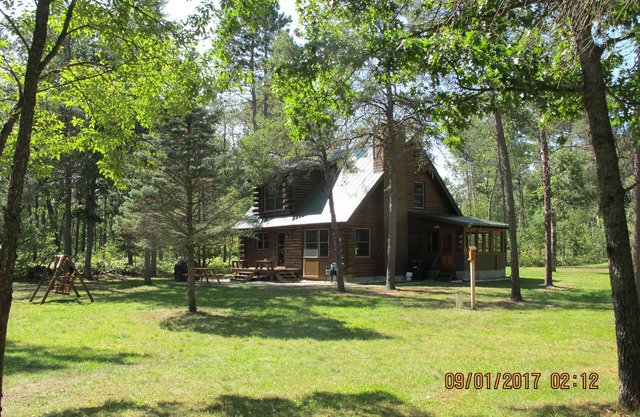 Boardman River (Traverse City) Log Cabin - ¡Tu paraíso para pescar y andar en motonieve!