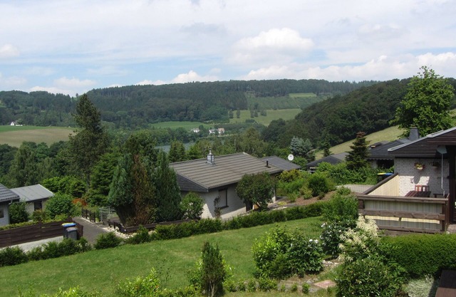 Disfrute del descanso y la relajación en el hermoso Sauerland justo en el lago