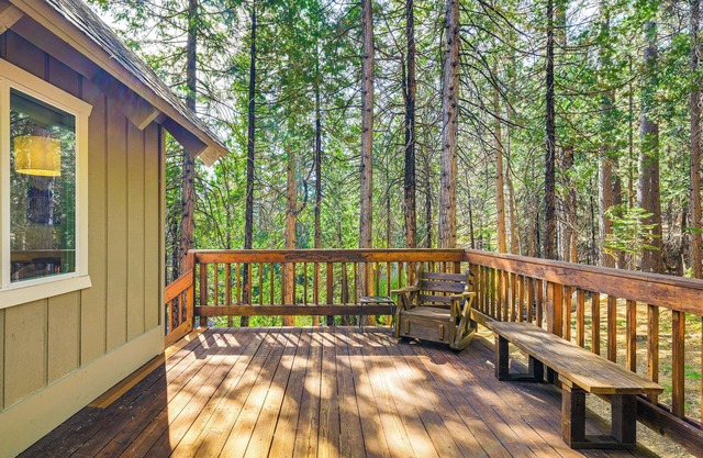 Treelined Retreat: Cozy Cold Springs Cabin