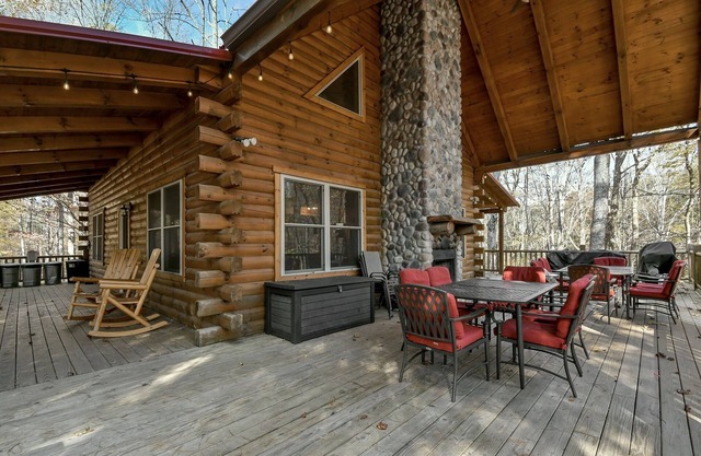 Treetops Lodge y Family Fun Barn (5 minutos de Old Man's Cave!)