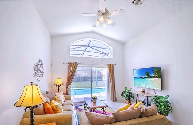 Trendy 4BR Home - Pool, BBQ , Games - Near Disney!