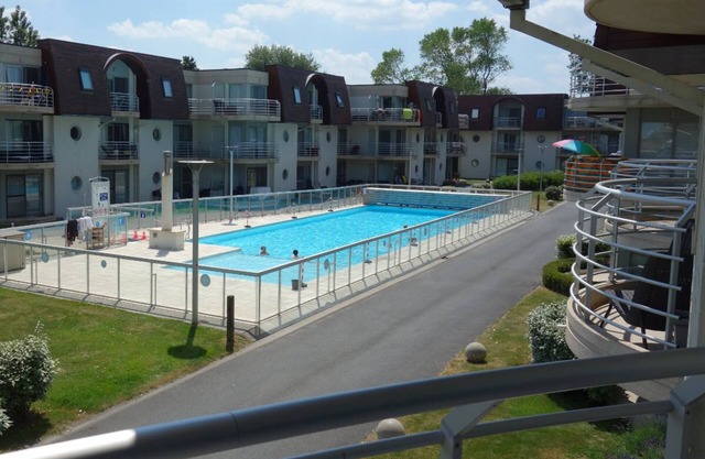 Trendy app. with pool, closeby dunes/beach/nature