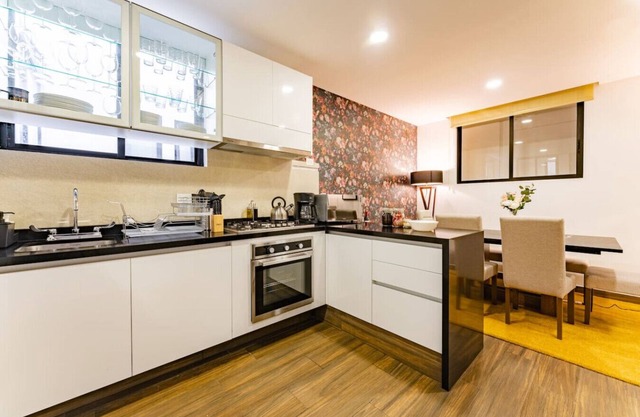 Trendy Stay w/ Gym, Parking & Close to Attractions