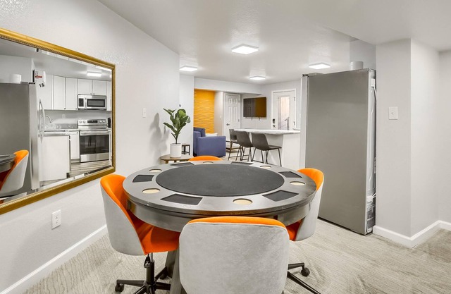 Trendy,Fun+2brm+Arcade+Kitchen+PrvtEntry+Patio