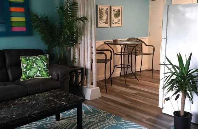 SOLO REMODELADO - ¡GRAN UBICACIÓN! GRAN VISTA AL LAGO!