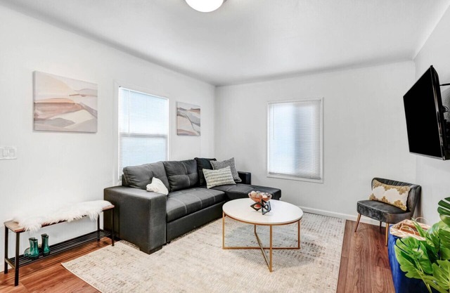 Tranquil Metro Abode - 2 bedroom 1 bathroom