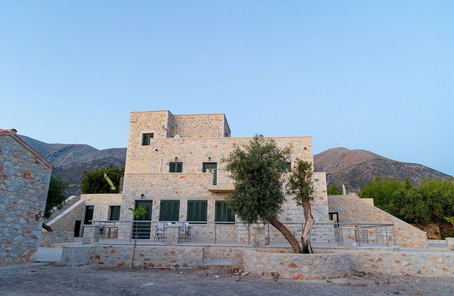 Mani Tsopakas Residences - Avli Studio