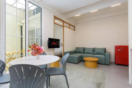 Tulip 2BR Apartment in Gemayze