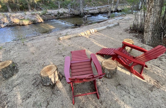Cabaña Twin Creek, 2. 5 acres con Cottonwood Creek en el patio trasero
