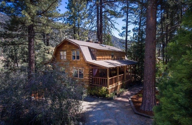 Twin Pines Authenic Log Cabin