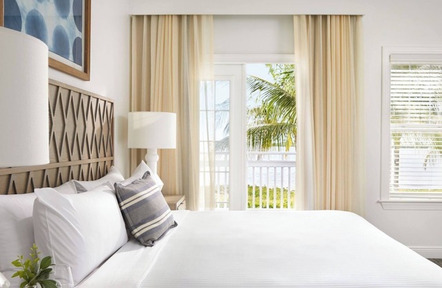 Two 3BR Paradise Suites with Onsite Parking Poolside Bar, Shuttle Service!