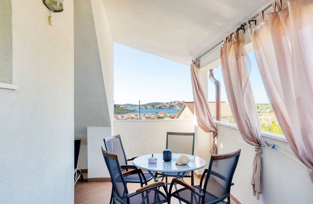 Apartamento para dos personas con balcón y vista al mar Stupin Celine, Rogoznica (A-23257-b)