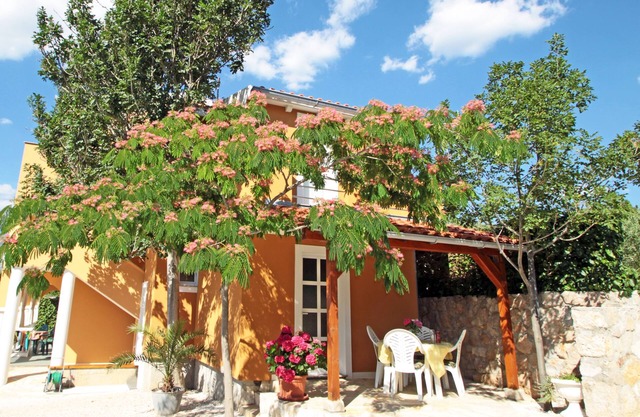 Apartamento para dos personas con terraza y vista al mar Vinjerac, Zadar (A-10413-a)