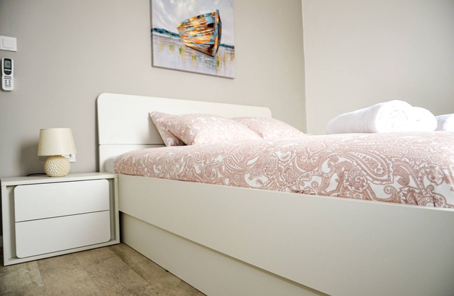 Apartamento para dos personas con terraza y vista al mar Povljana, Pag (A-244-a)