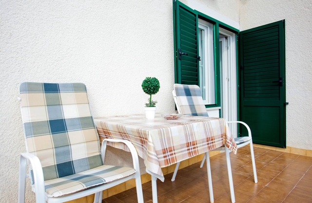 Apartamento para dos personas con terraza y vista al mar Promajna, Makarska (A-2588-b)