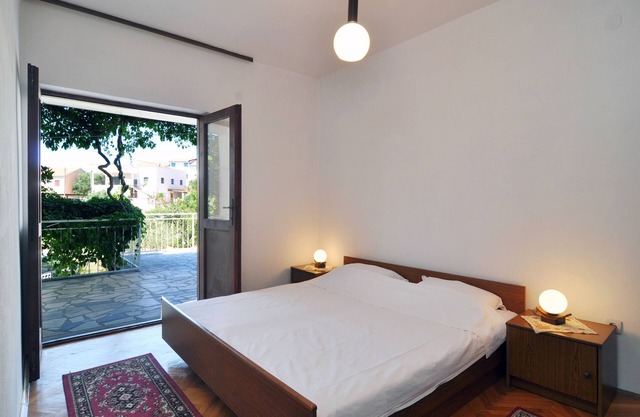 Apartamento para dos personas con terraza y vista al mar Stupin Celine, Rogoznica (A-2096-a)