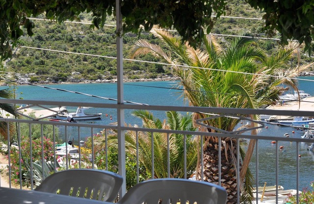Apartamento para dos personas con terraza y vista al mar Stupin Celine, Rogoznica (A-2096-b)
