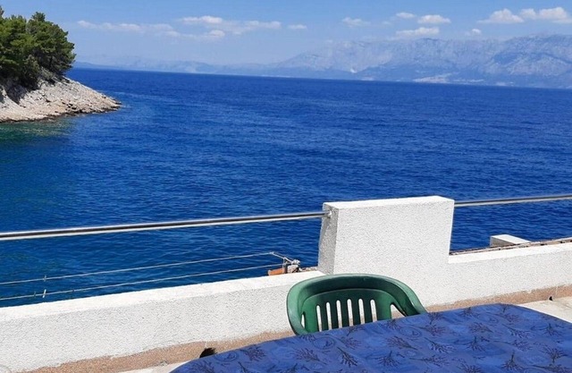 Apartamento para dos personas en la playa Bahía Bristova, Hvar (A-24165-a)