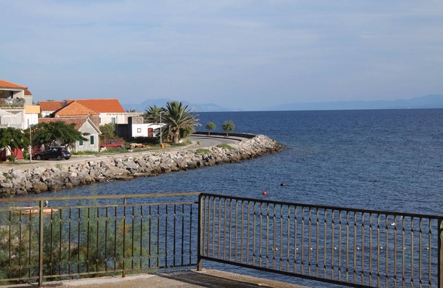 Apartamento para dos personas en la playa Sucuraj, Hvar (A-4029-f)