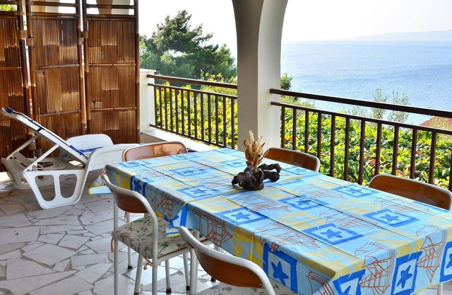 Apartamento para dos personas en la playa Pisak, Omis (A-658-c)