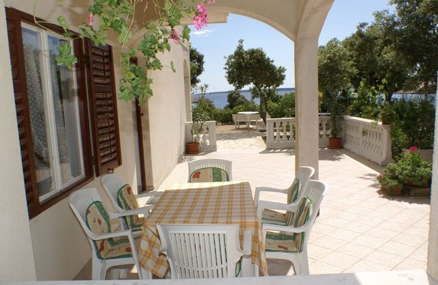 Apartamento para dos personas en la playa Simuni, Pag (A-236-b)