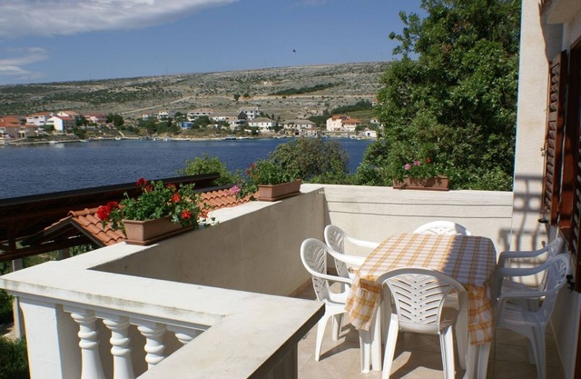 Apartamento para dos personas en la playa Simuni, Pag (A-236-d)