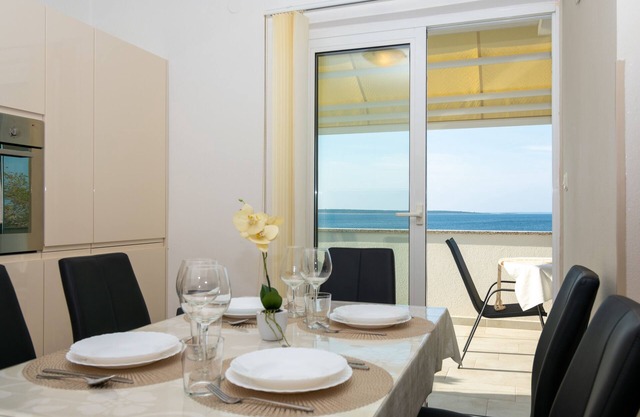 Apartamento para dos personas en la playa Mandre, Pag (A-4093-d)
