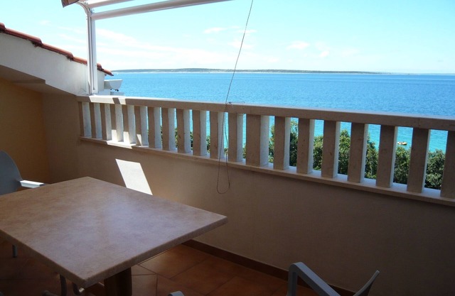 Apartamento para dos personas en la playa Mandre, Pag (A-6518-d)