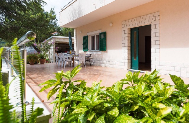 Apartamento para dos personas con una terraza Grebastica, Sibenik (A-965-c)