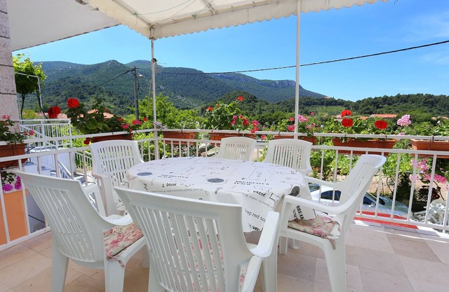 Apartamento para dos personas con terraza y vista al mar Zuljana, Peljesac (A-252-b)