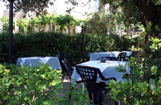 Apartamento para dos personas con terraza y vista al mar Suha Punta, Rab (A-5050-b)