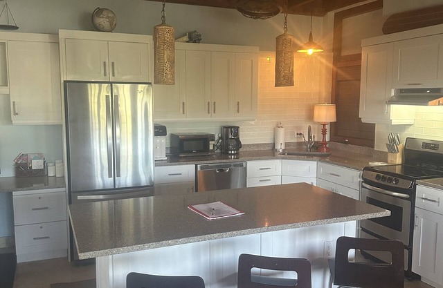 Two Birds - Condo w/ pool close to town!