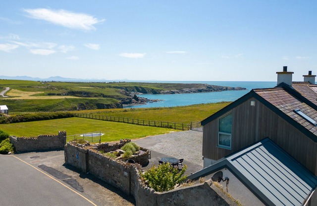 TY NANT, admite mascotas, con un jardín en South Stack, Ref 1009089