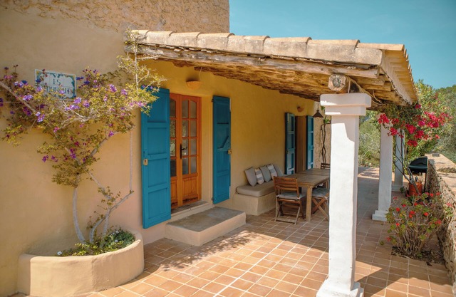 Casa típica de Formentera con amplio poche y jardín
