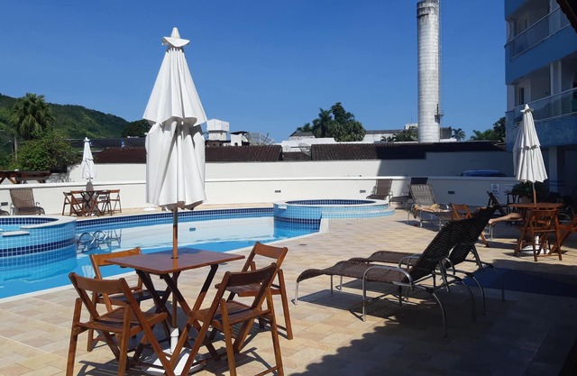 UBATUBA ENSEADA - NUEVO AJUSTE, VISTA AL MAR, CERCA DE LA PLAYA, 2 DORM., C / AIRE ACONDICIONADO.