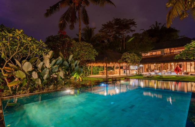 UBUD JUNGLE RICE FIELD VILLA POR FAMOSO DISEÑADOR