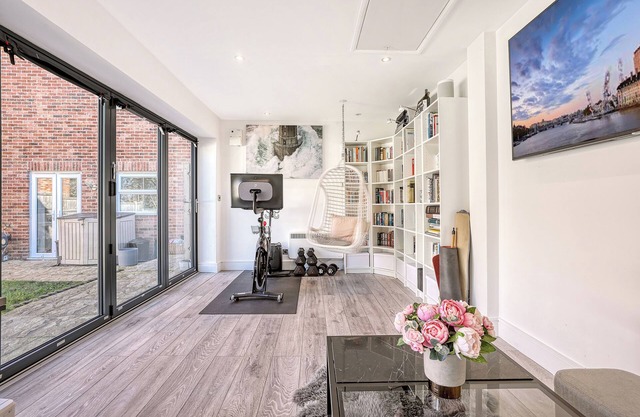Ultra modern, bright & luxury house - Brentwood