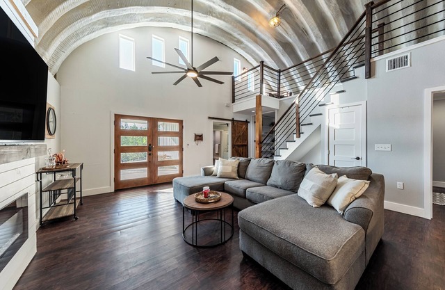 Unique Hill Country Barndominium With Amazing View!