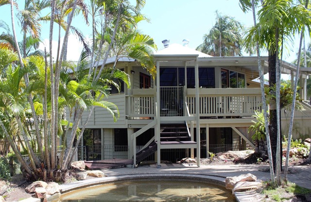 ATTITUDE PORT DOUGLAS