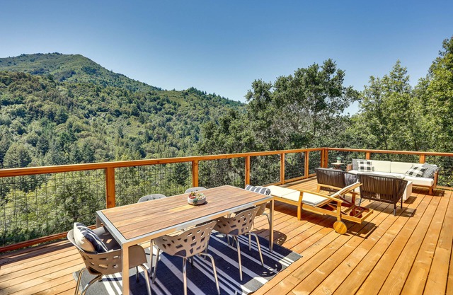 Unique Larkspur Cabin w/ Treetop Mountain Views!