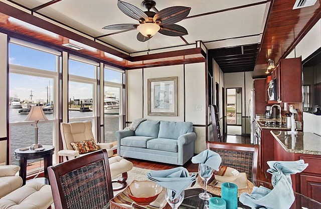 Unique Luxury Two Bedroom Villa Flotante en