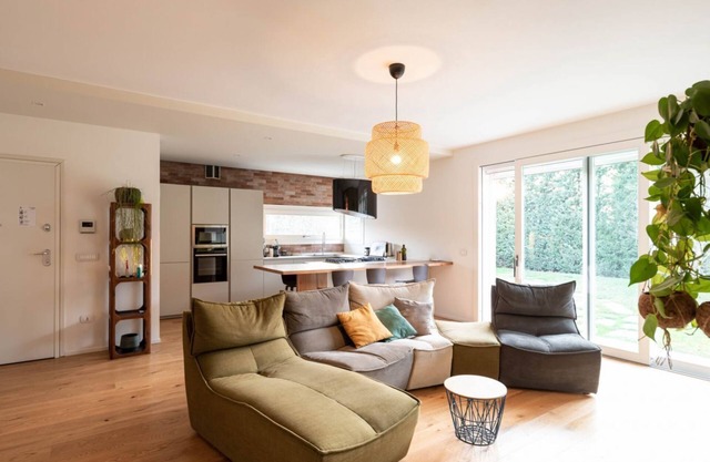 GuestHost- Exclusive Villa W/ Private Garden & Spa