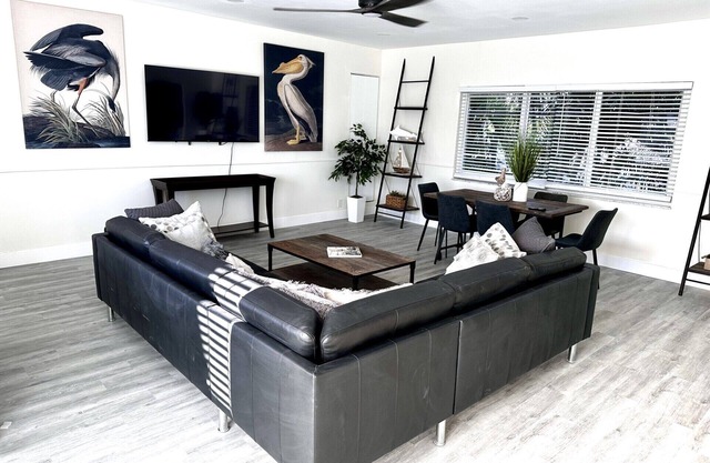 Unit 2B 3 Bedroom / 3 Bath Penthouse Sleeps 10