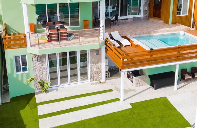 MVE: Breathtaking ocean view, 3mins 2 beach; One of a kind peaceful villa