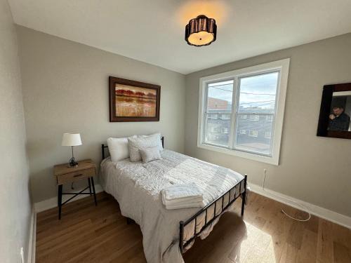 Updated Central 2BR APT near Downtown