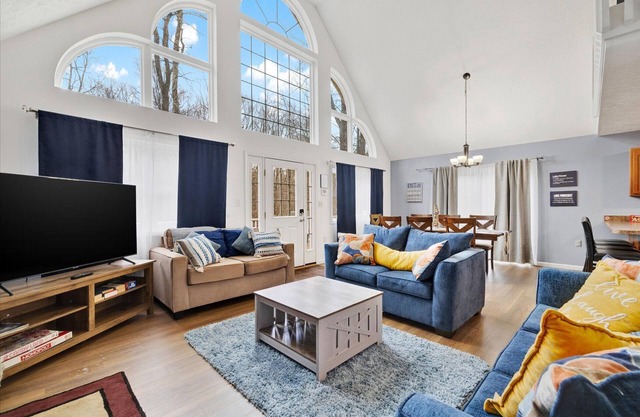 Updated!! Lake House W/ Hot Tub, Game Room, & Firepit In Arrowhead Lake